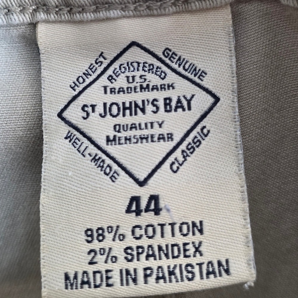 Buying St Johns Bay Cargo Shorts Mens 44 Tan Getting Free 44x30 Levi Dockers - Picture 3 of 9